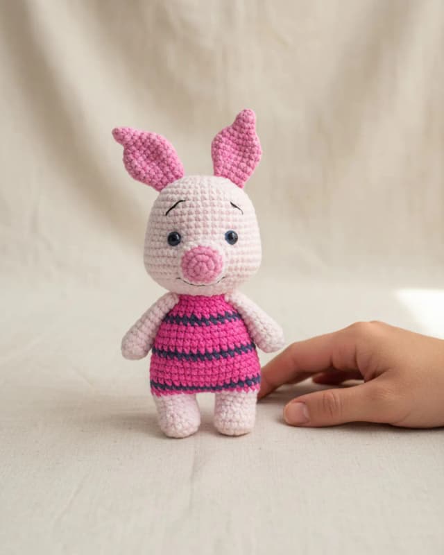 Kích thước Piglet thú len handmade cao khoảng 11 cm